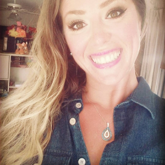 Hi! I'm Martina. Nice to meet you ๐ - Picture 3 of 4